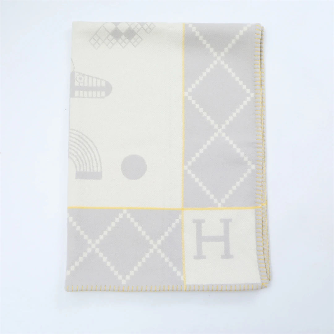 99新 Hermes/爱马仕 小花6枫 拼色 绵羊毛 毛毯100*140CM