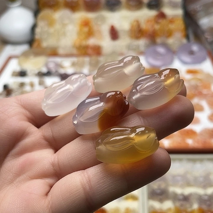 玛瑙/玉髓未镶嵌玛瑙飞天兔