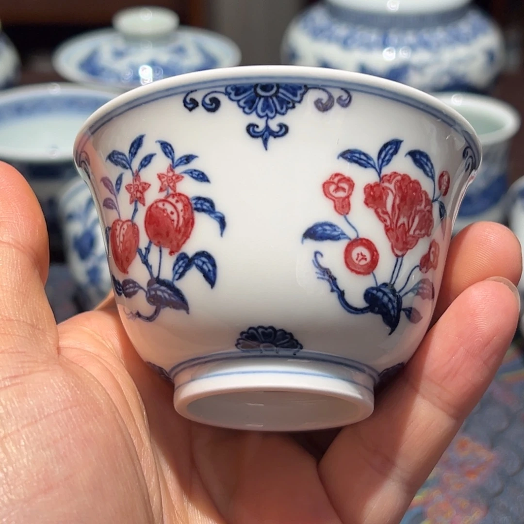 陶精品青花釉里红瓜果花卉撇口杯口径约8.3厘米