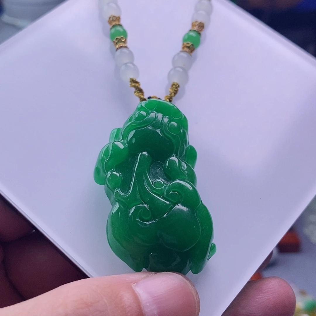 翡翠未镶嵌吊坠(赠链)