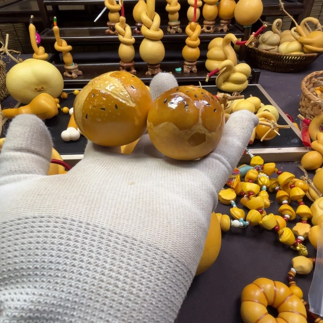S***.精品面包2个一把抓一把握