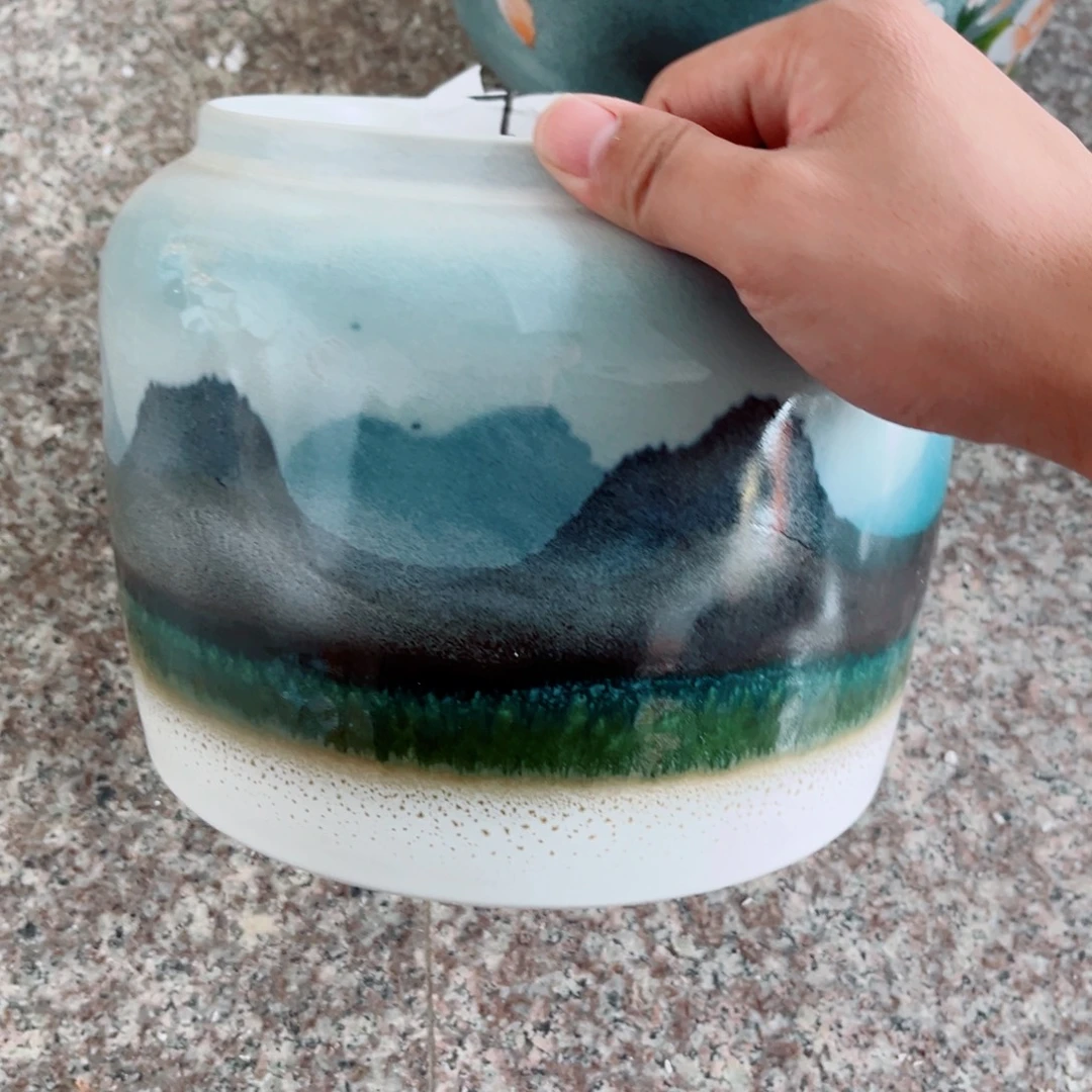 景德镇陶瓷学院副院长等职务工作多年并