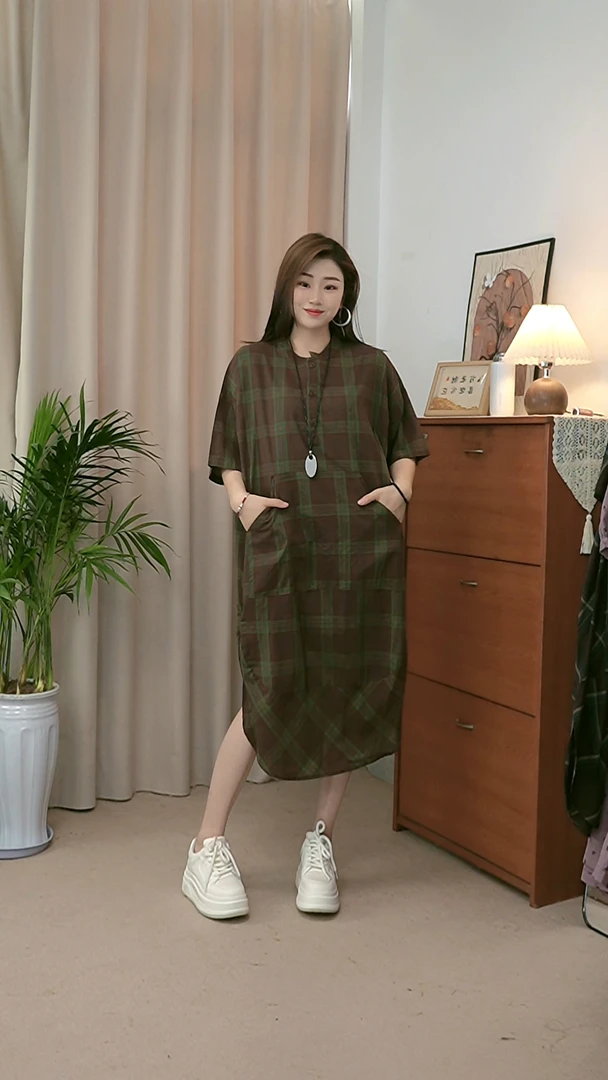 新款圆领下摆弧形开叉格子高级气质大码连衣裙