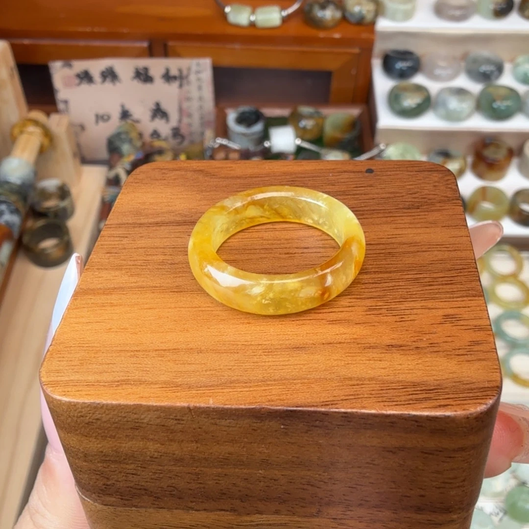 蛇纹石玉未镶嵌戒指18.3