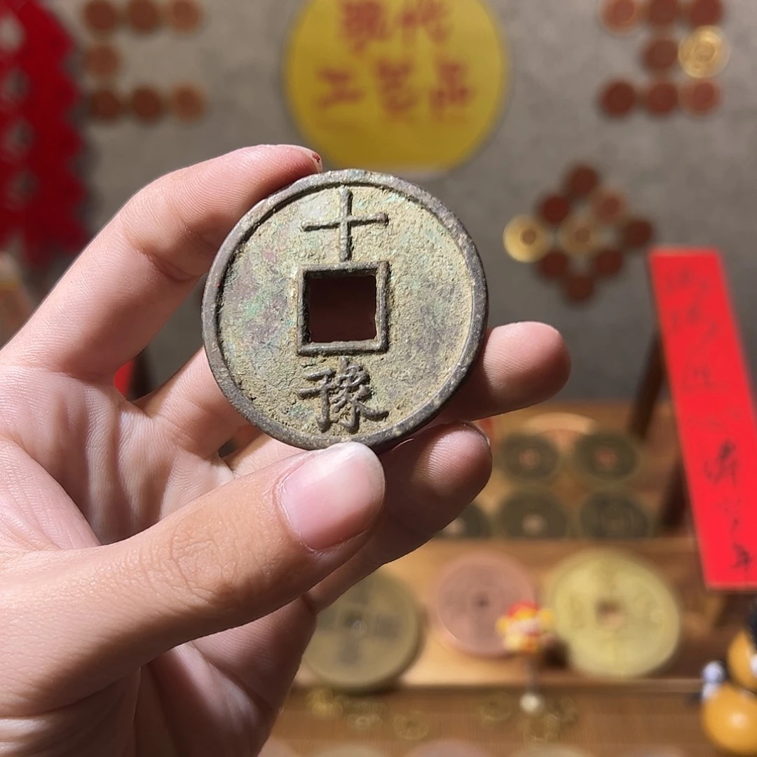 人***众铜现代仿制工艺品