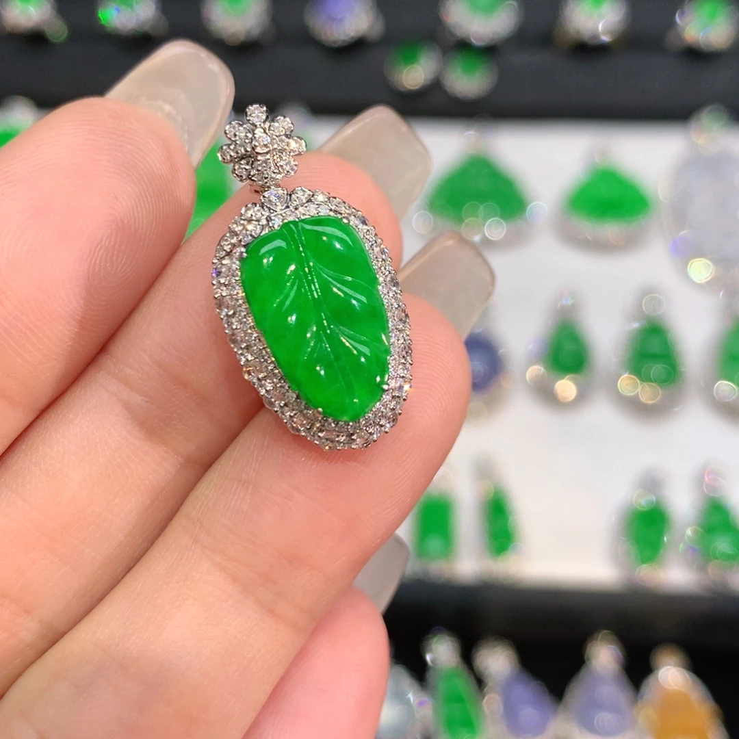 翡翠18K金镶嵌颈饰