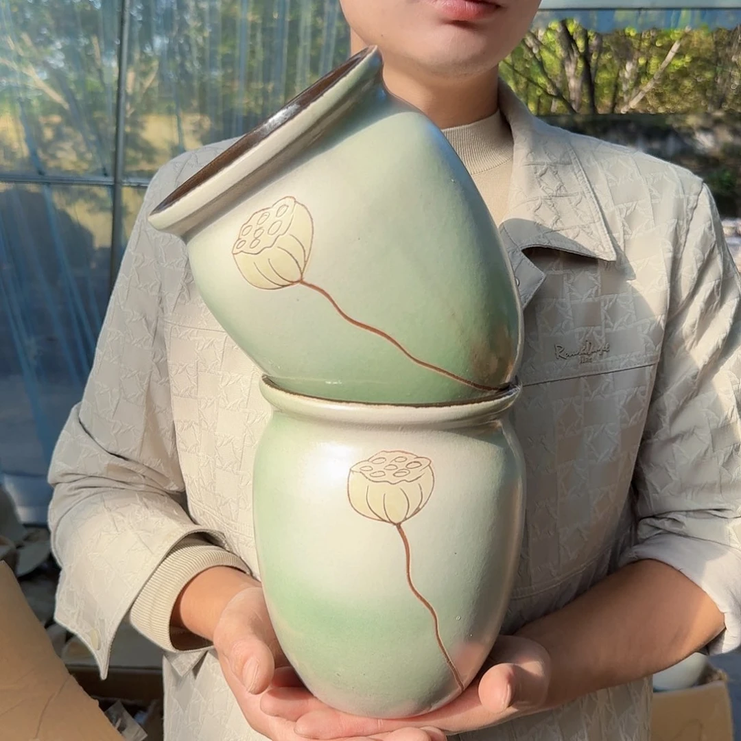 紫砂花盆口15高18（莲子两个