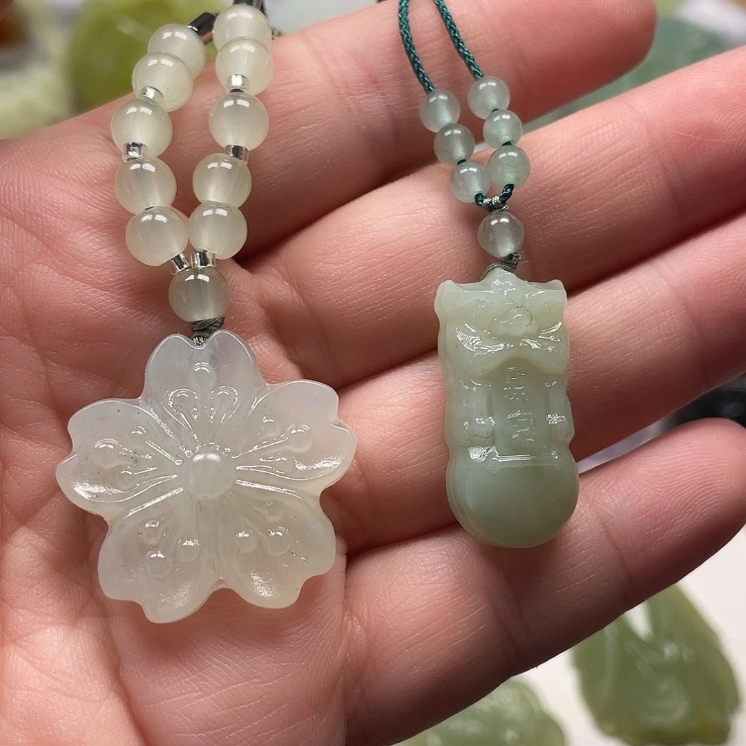 蛇纹石玉未镶嵌颈饰