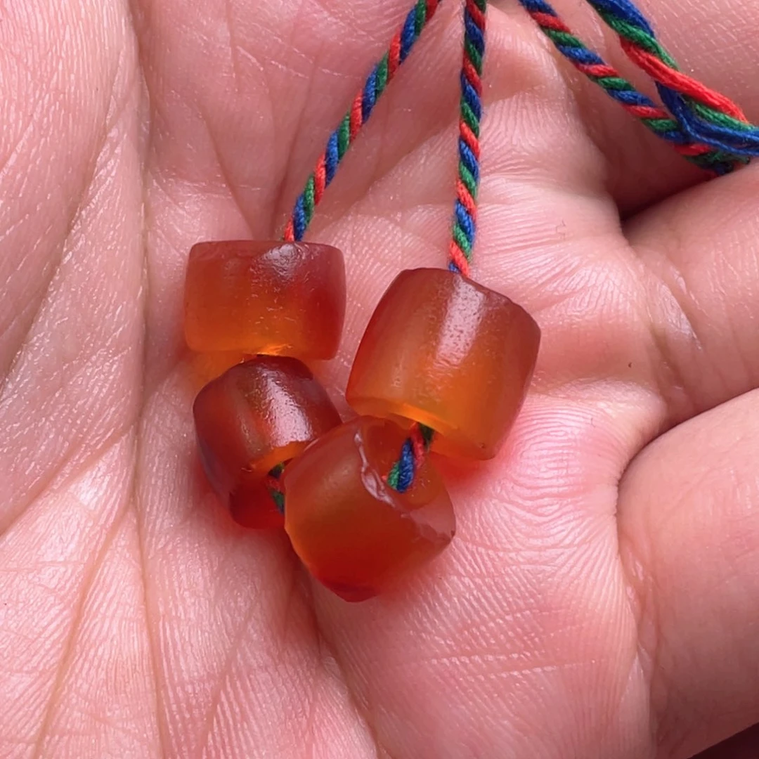 玛瑙/玉髓颈饰未镶嵌?**€