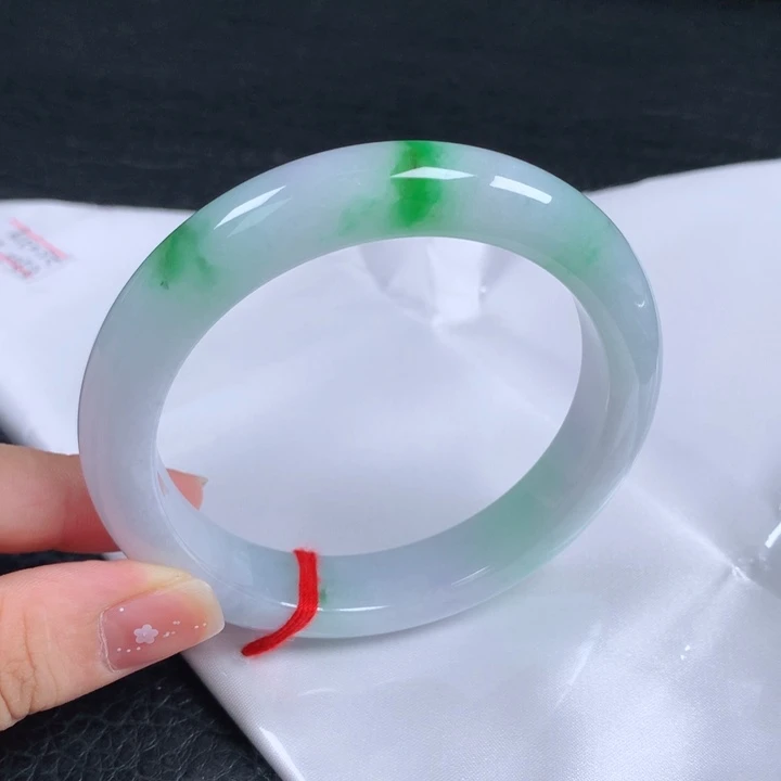 未镶嵌手镯翡翠。。