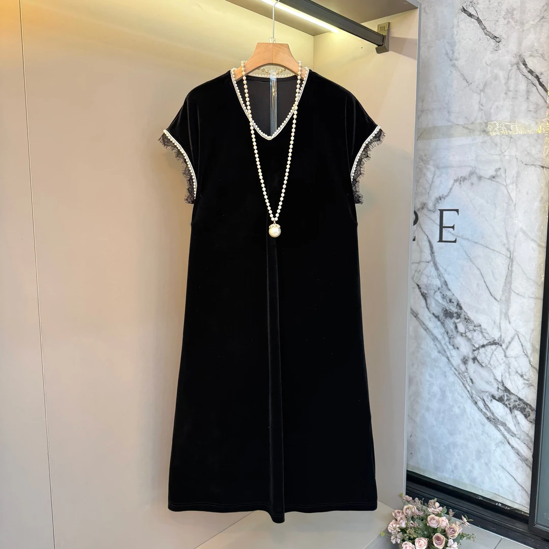 2025欧货韩系丝绒蕾丝拼接珍珠v领性感小女人慵懒风胖mm长裙2739