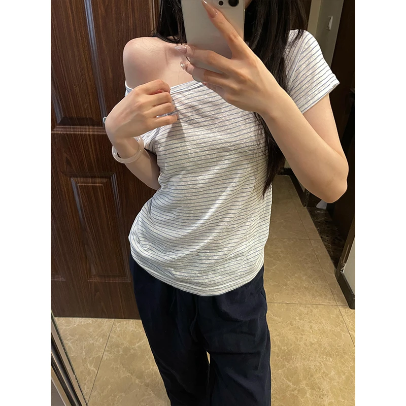 韩系条纹性感斜露肩短袖T恤女2025夏季新款甜辣妹宽松显瘦短上衣