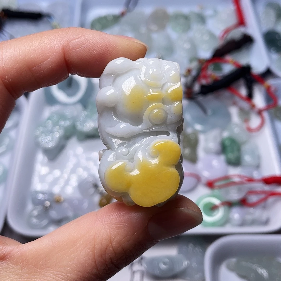 翡翠颈饰未镶嵌翡翠