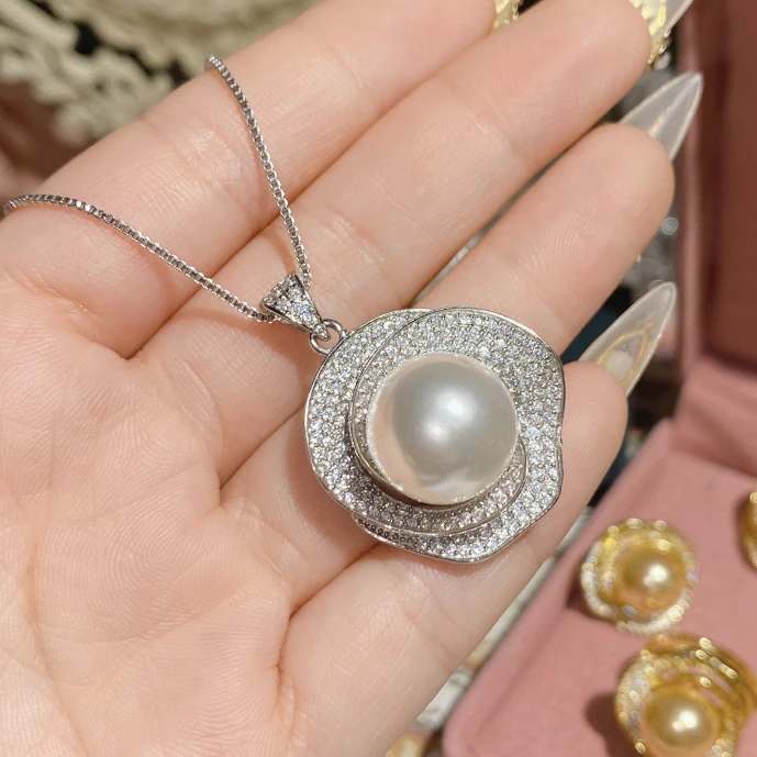 铜合金仿珍珠吊坠 16-17mm白色三生三世山茶花施家贝珠吊坠DZB312