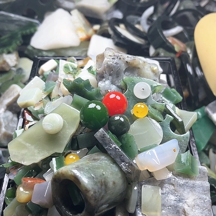 和田玉（糖玉）和田玉边角料9K金镶嵌李**缘