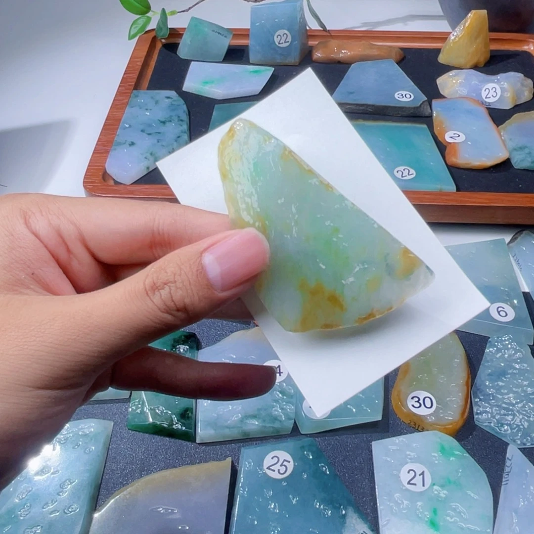 阳***光定制翡翠未镶嵌挂件料