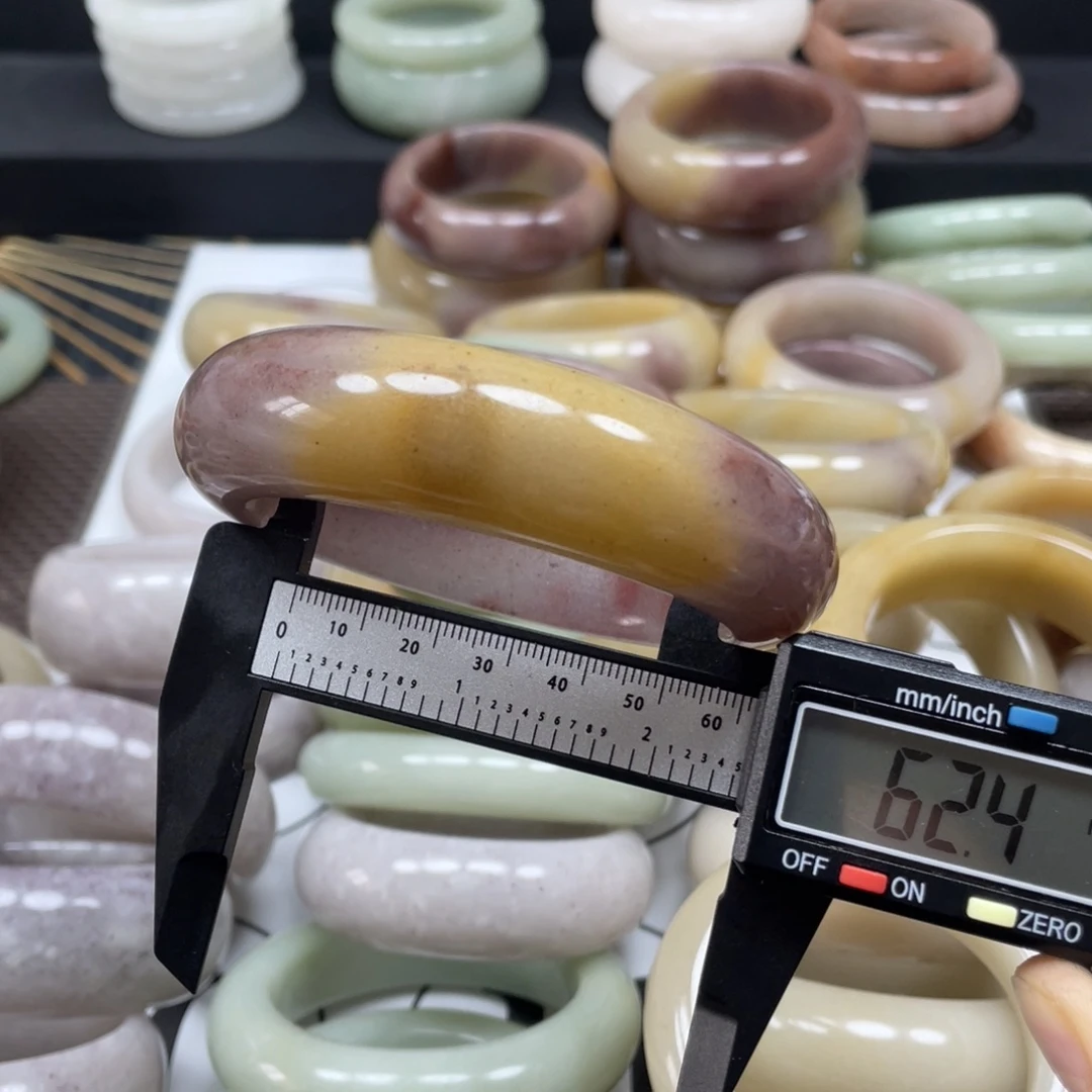 石英质玉未镶嵌手镯
