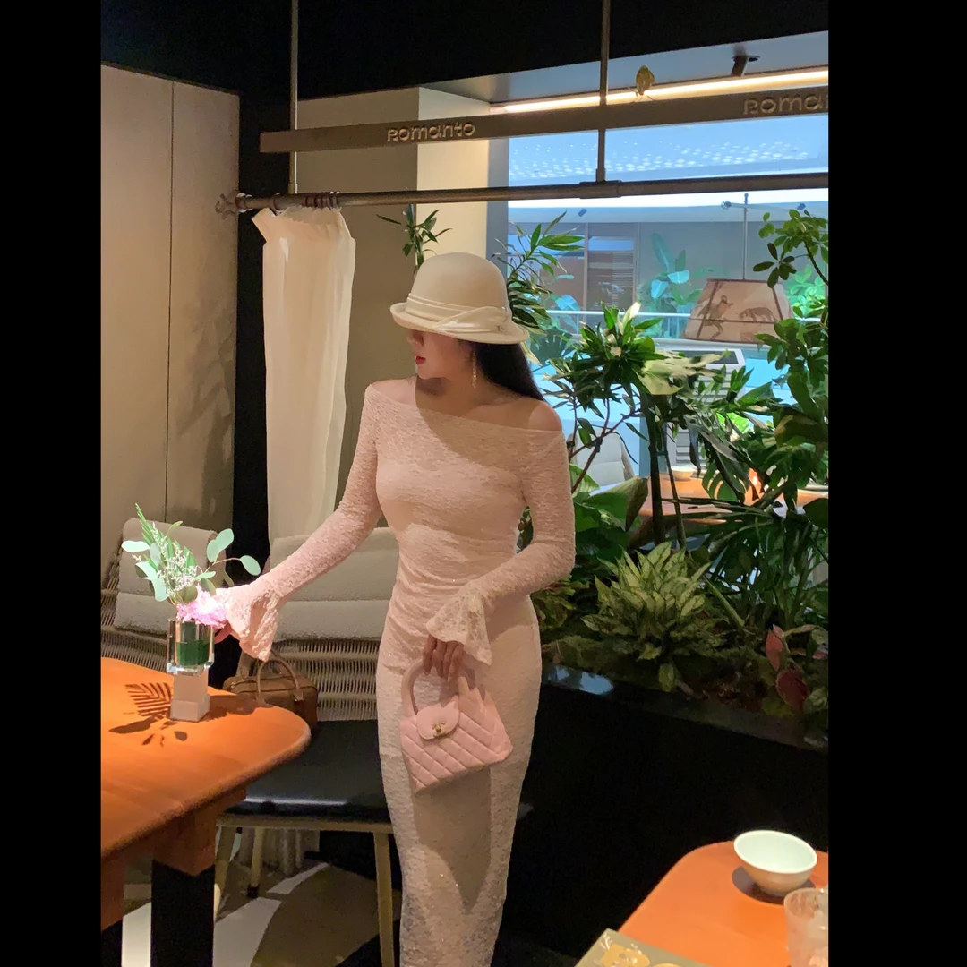 魅鹊52298 【纯欲仙子】法式浪漫蕾丝喇叭袖修身粉色连衣裙