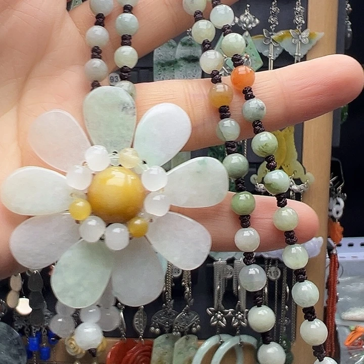 翡翠未镶嵌颈饰多样性发一