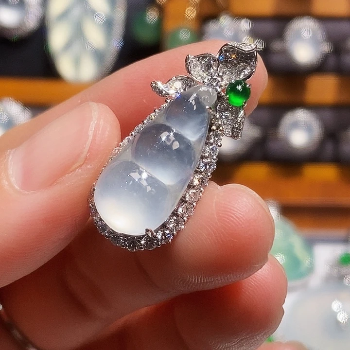 颈饰18K金镶嵌翡翠