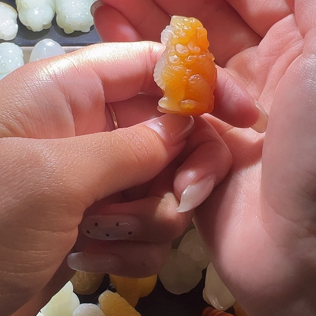 ****呜和田玉未镶嵌颈饰