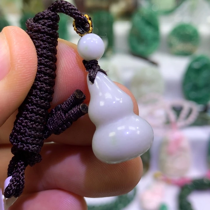 独山玉未镶嵌颈饰