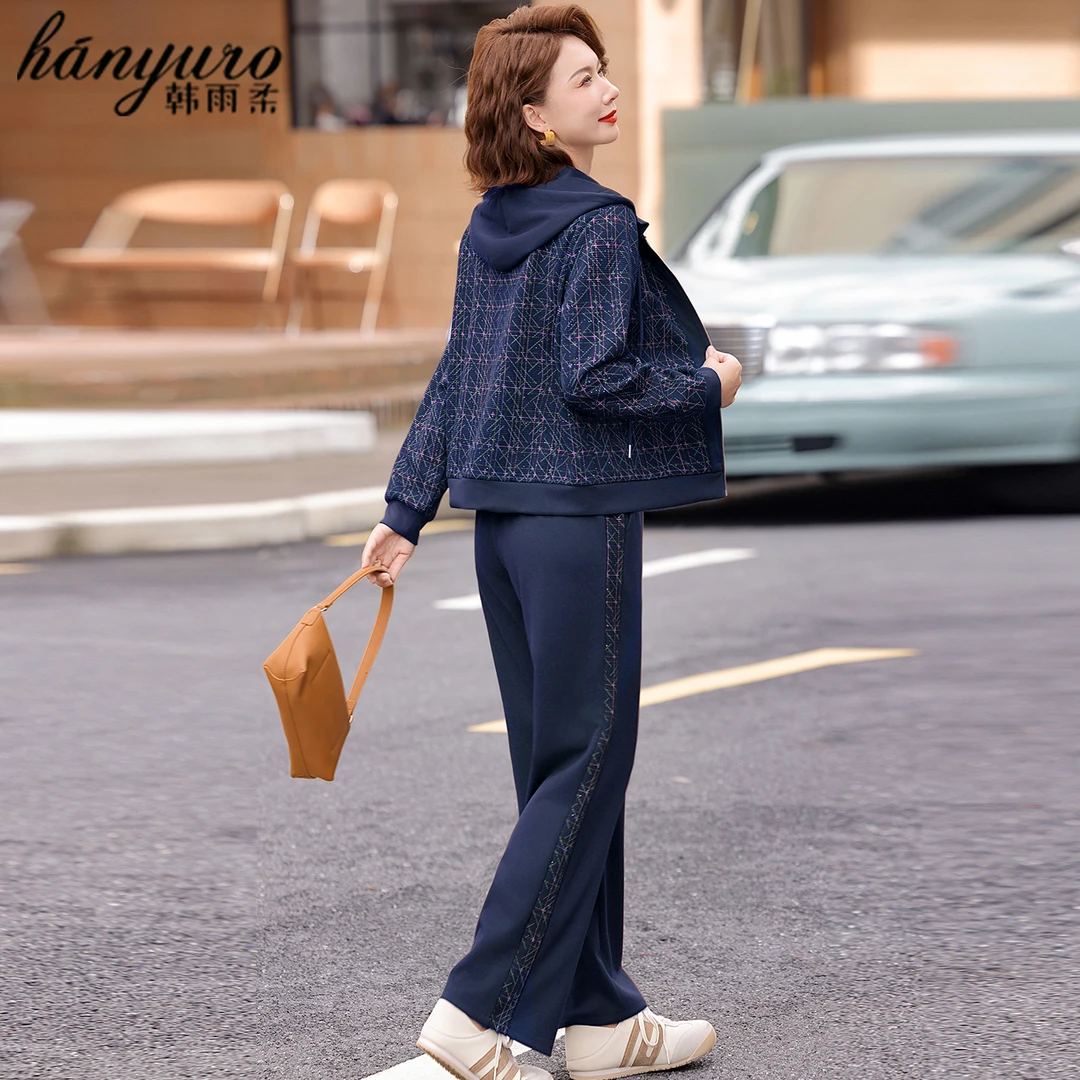 50多岁妈妈秋装运动服套装2025新款中老年女春秋外套贵夫人上衣服