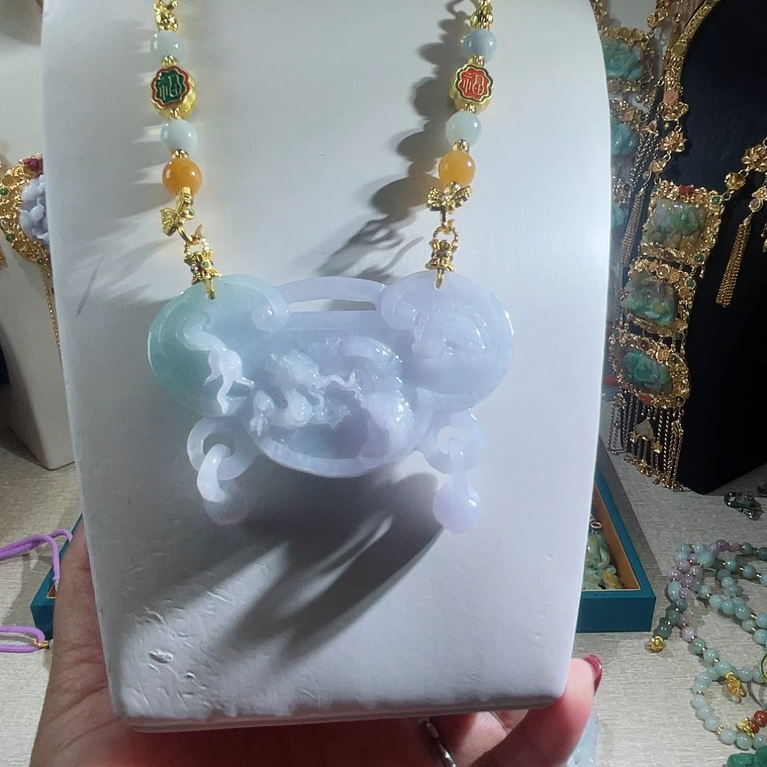 翡翠颈饰未镶嵌如意锁