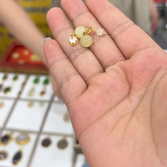 和田玉未镶嵌耳饰