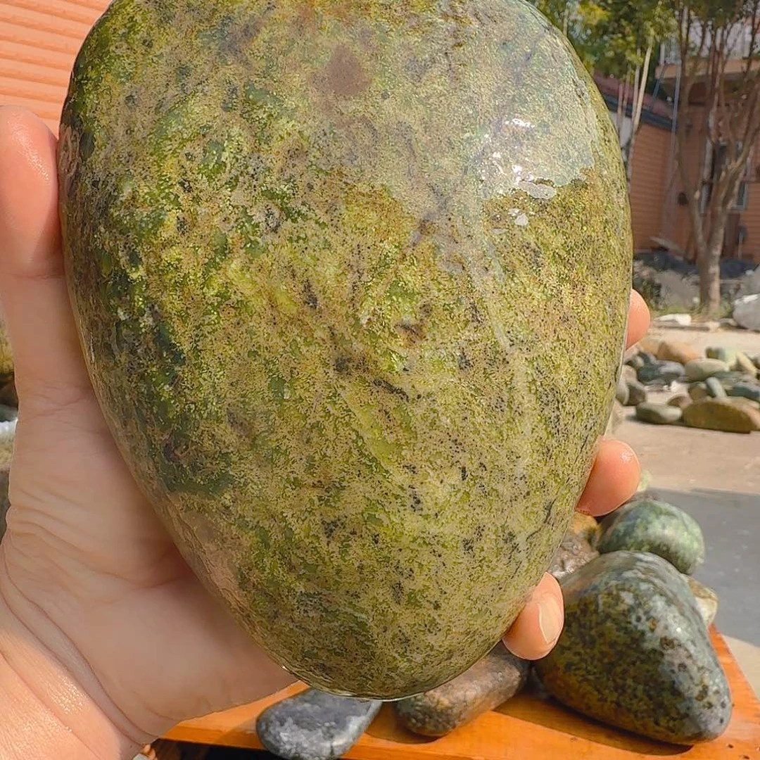 龙***团蛇纹石玉未镶嵌天然原石摆件工艺