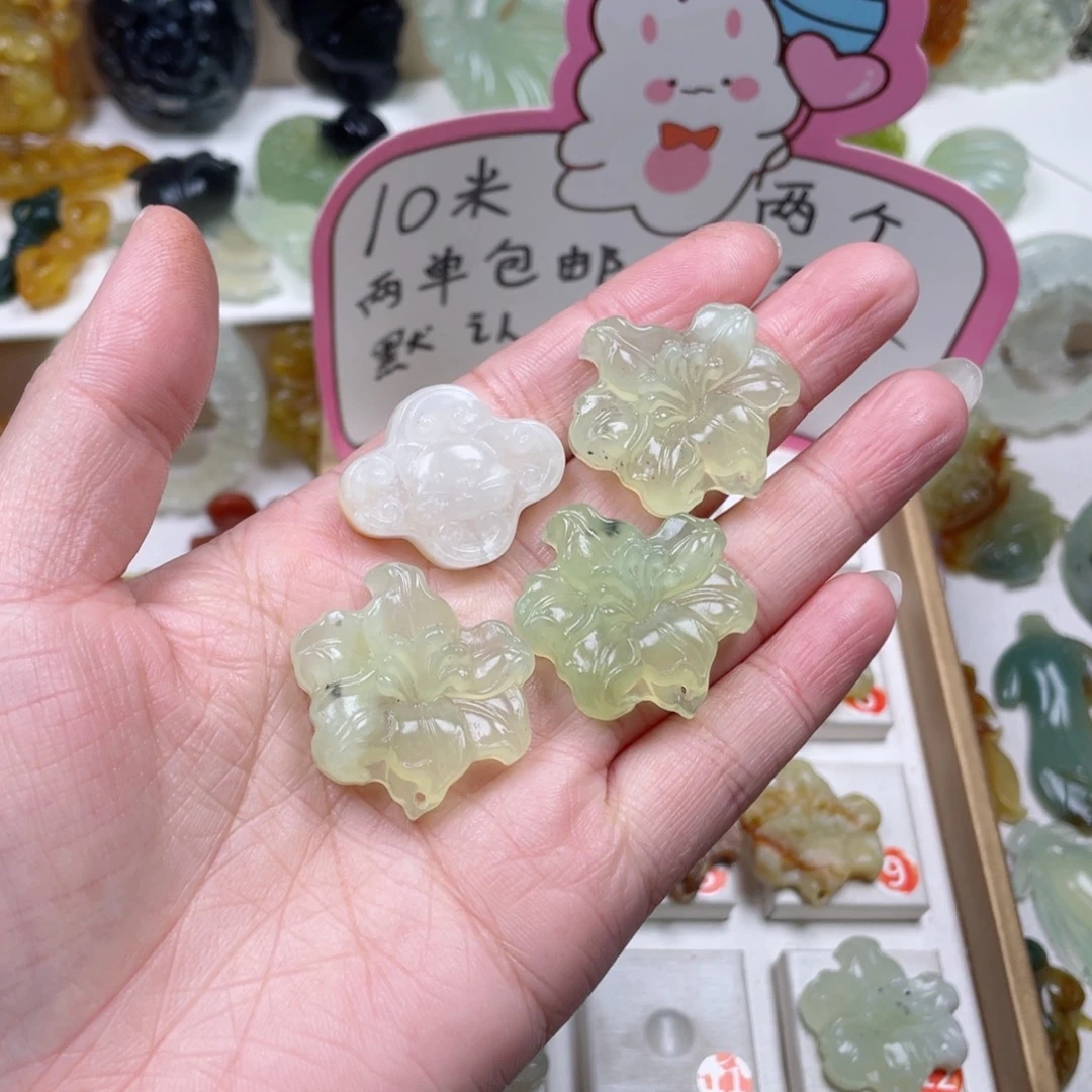 刀***熊蛇纹石玉未镶嵌颈饰