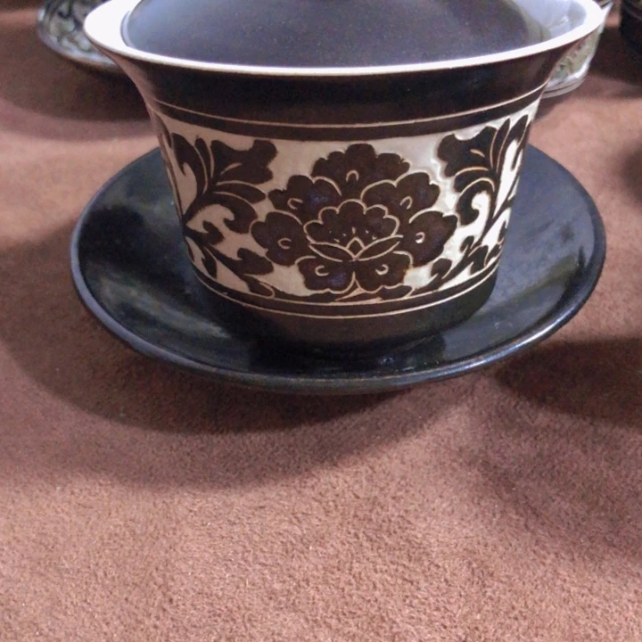 磁州窑纯手工黑刻盖碗有瑕