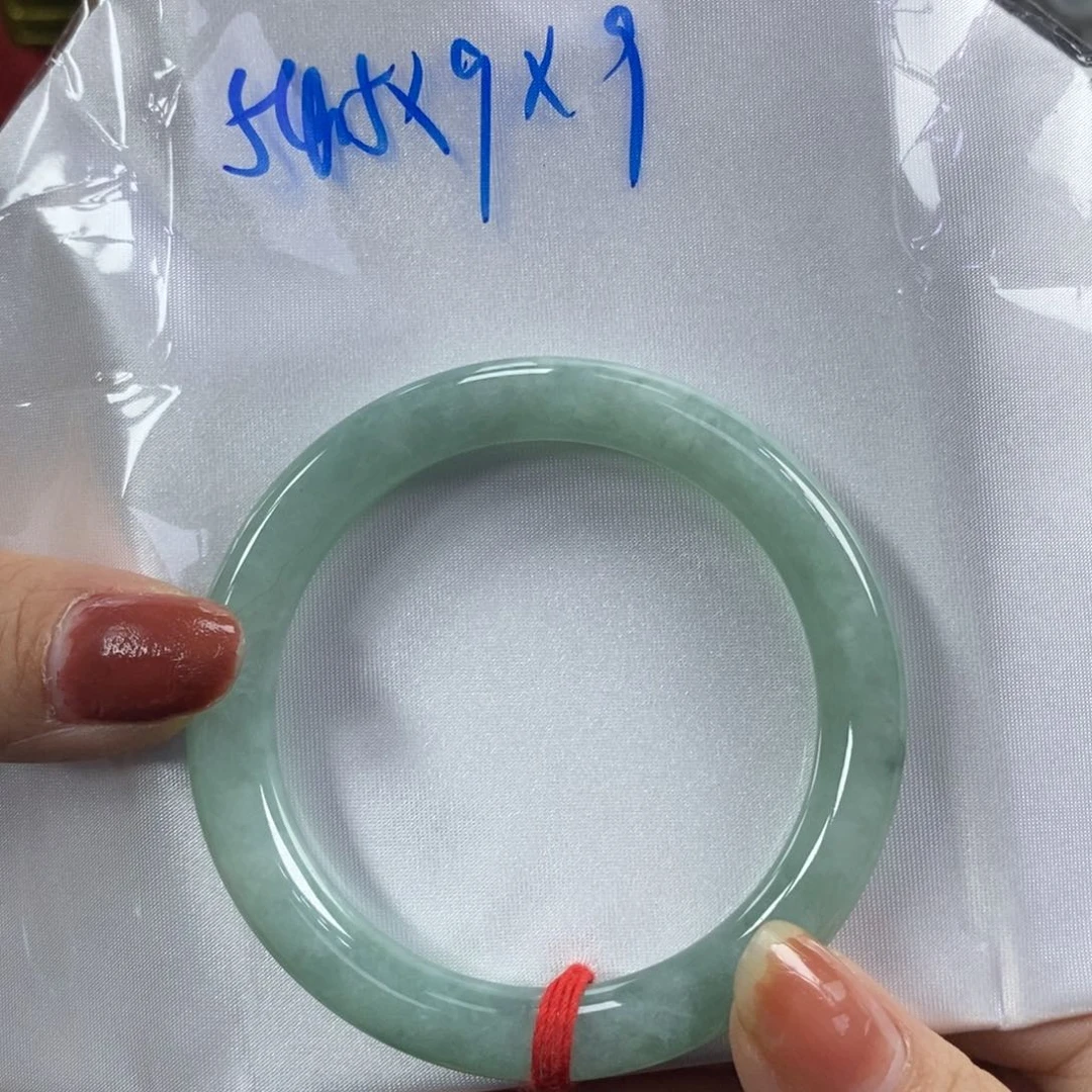 翡翠手镯未镶嵌天然翡翠