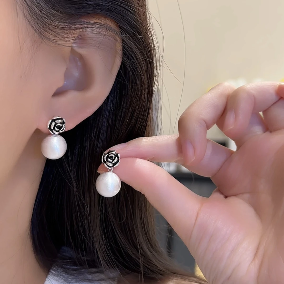 铜合金耳饰 黑玫瑰拉丝球球小众耳环经典优雅小香风耳饰