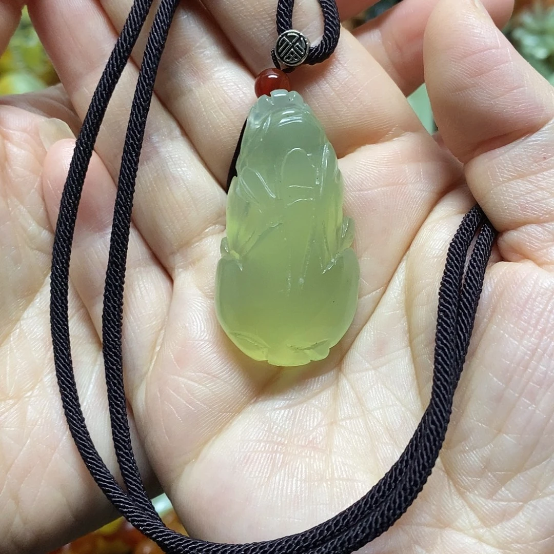岫玉未镶嵌吊坠(赠链)