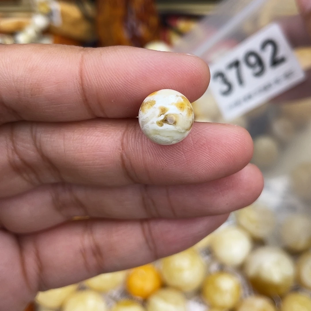 蜜蜡未镶嵌珠宝奇石11沁色