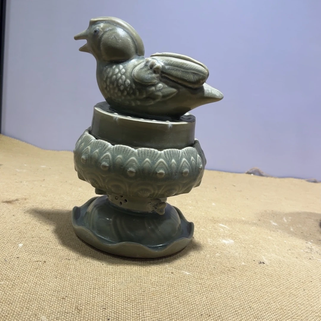 陈***帝陶摆件瓷器。