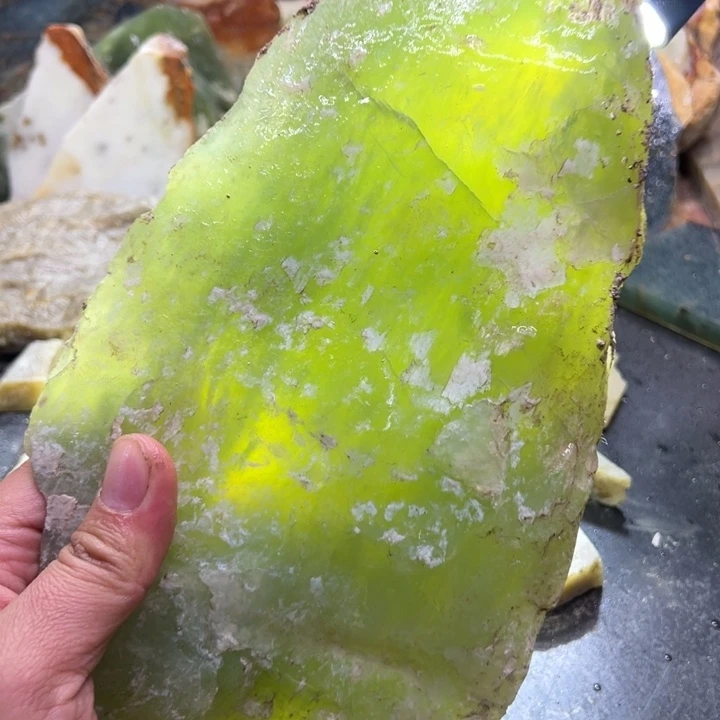 未镶嵌蛇纹石玉珠宝奇石