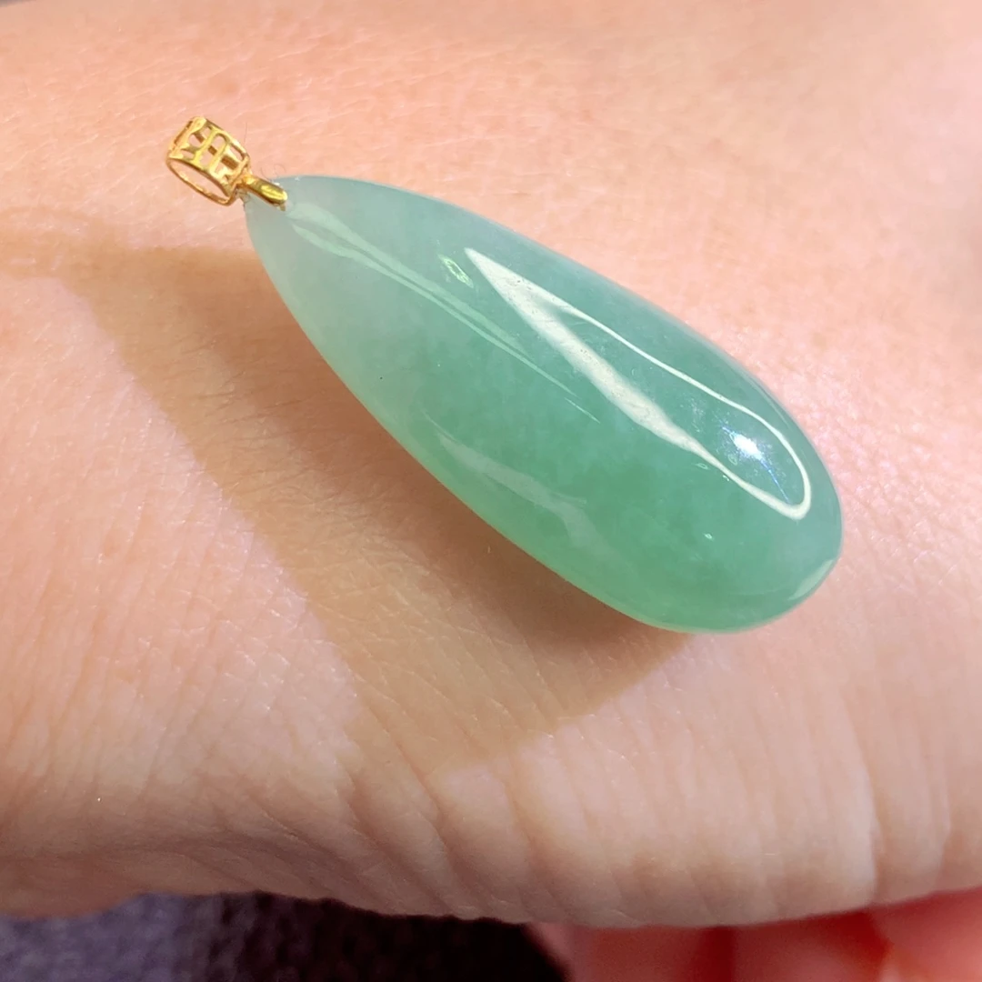 翡翠18K金镶嵌颈饰翡翠