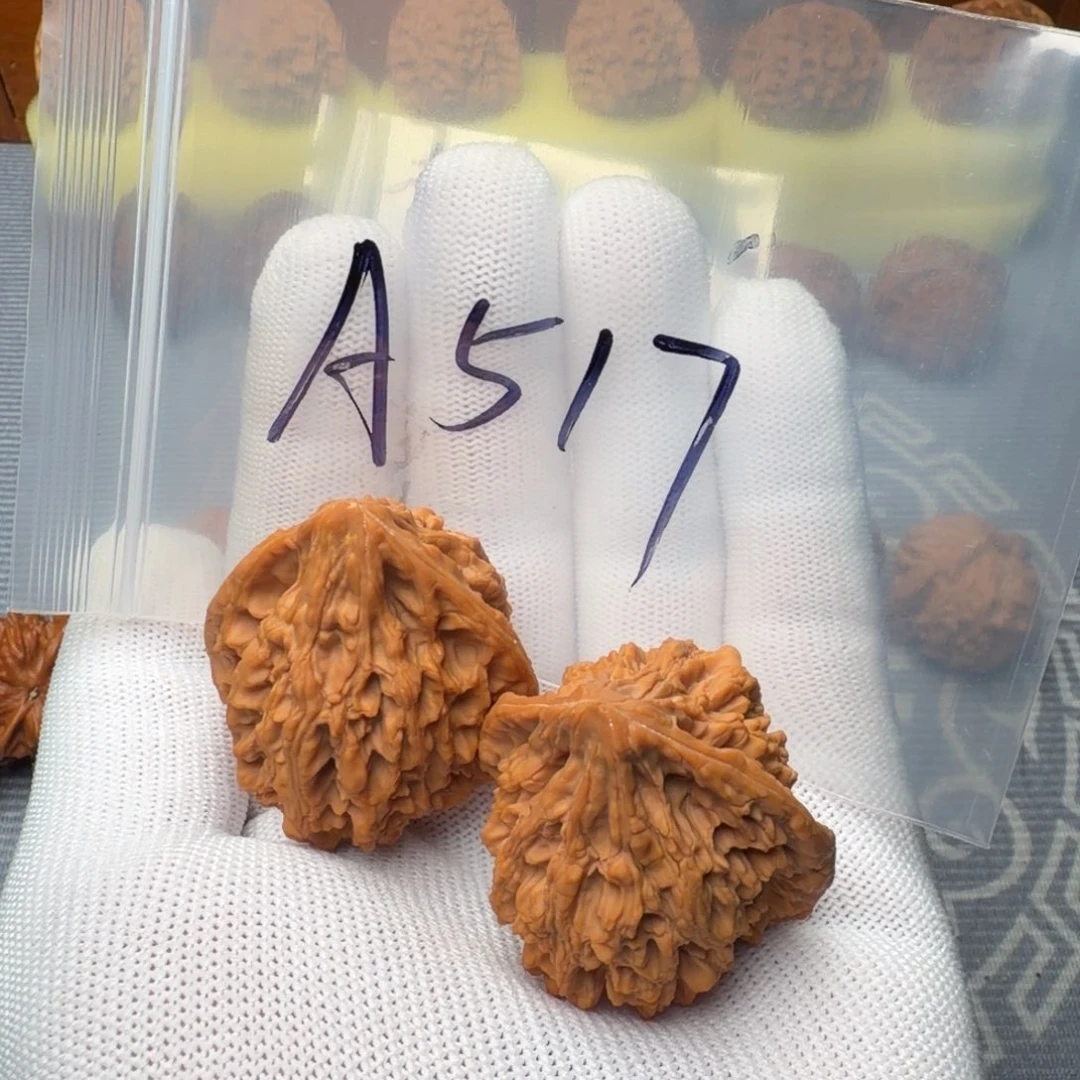 文玩核桃吊坠A517全品十三鸡心 带黄