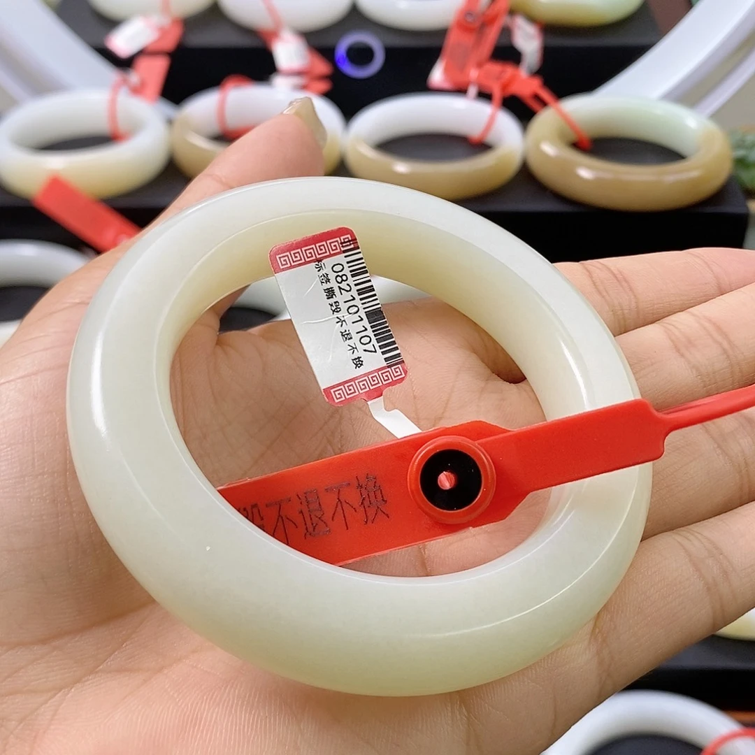 一***迪和田玉未镶嵌手镯59.7