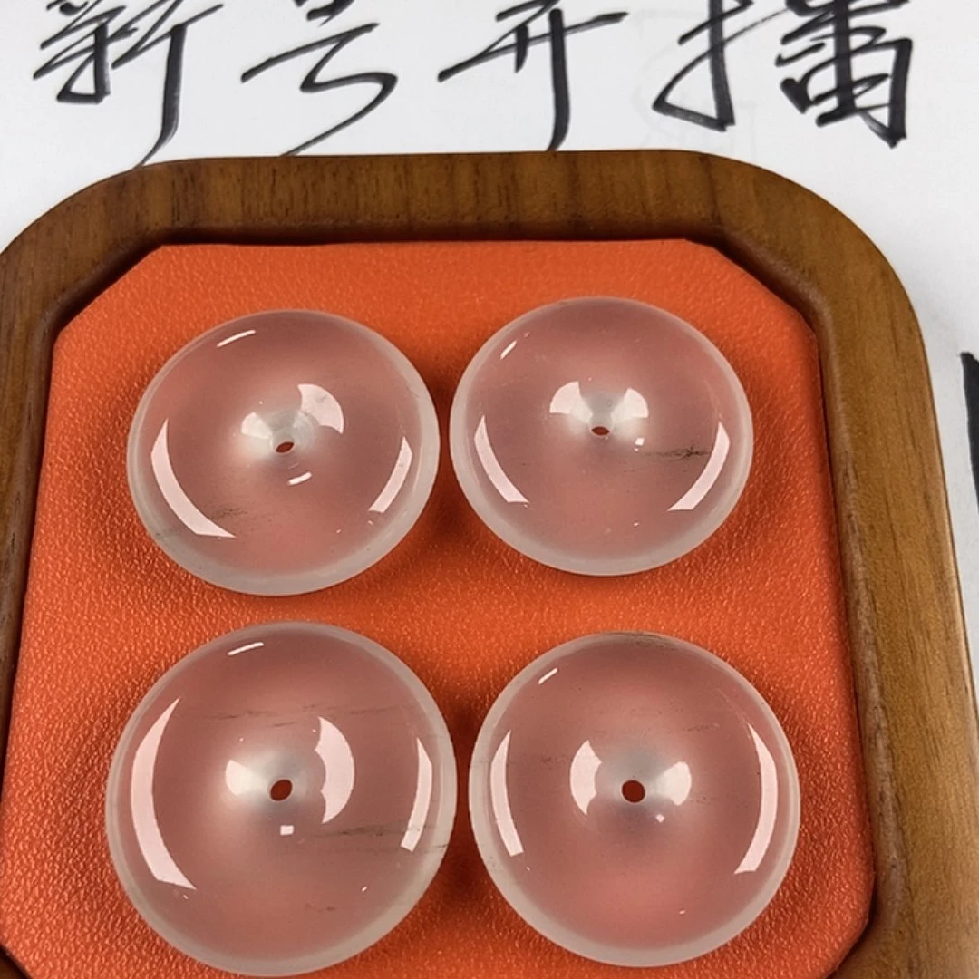 石英质玉未镶嵌颈饰平安扣