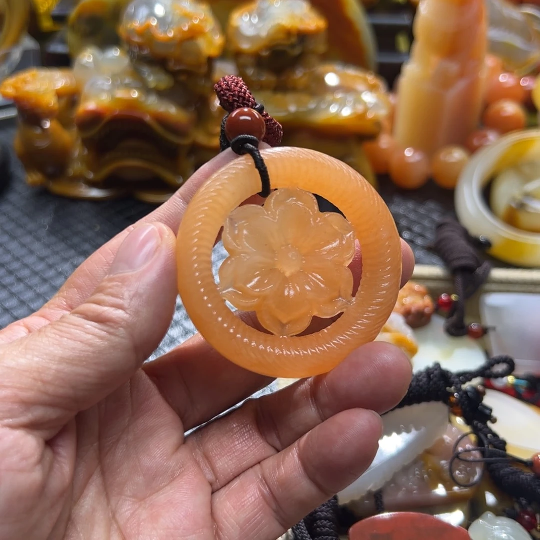 石英质玉未镶嵌颈饰