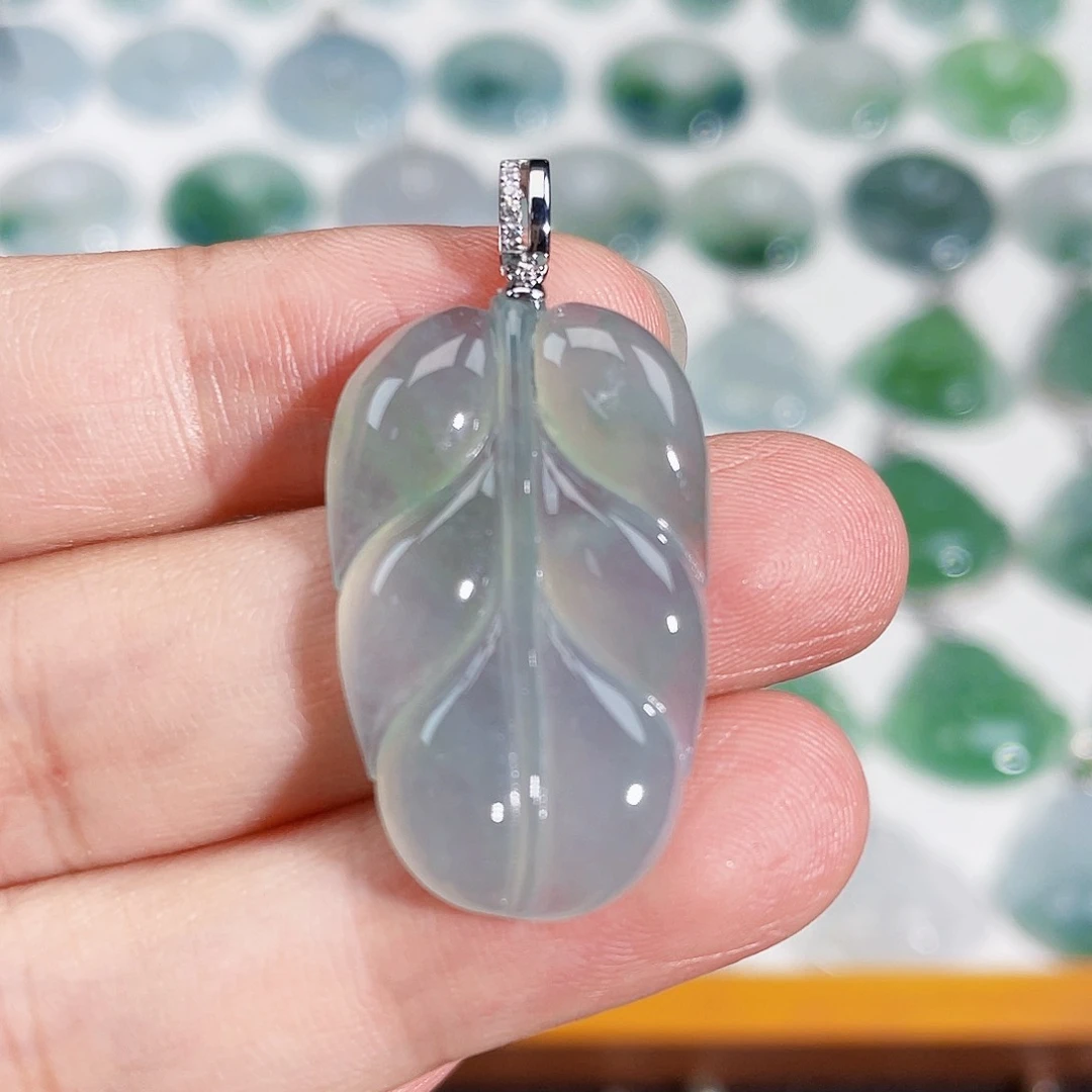 颈饰18K金镶嵌翡翠吊坠