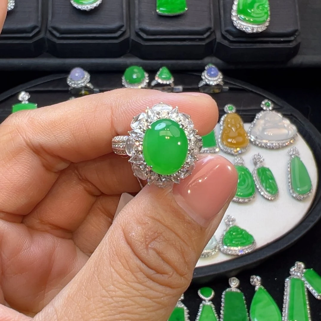 翡翠戒指18K金镶嵌S****n收到货48小时鉴赏期