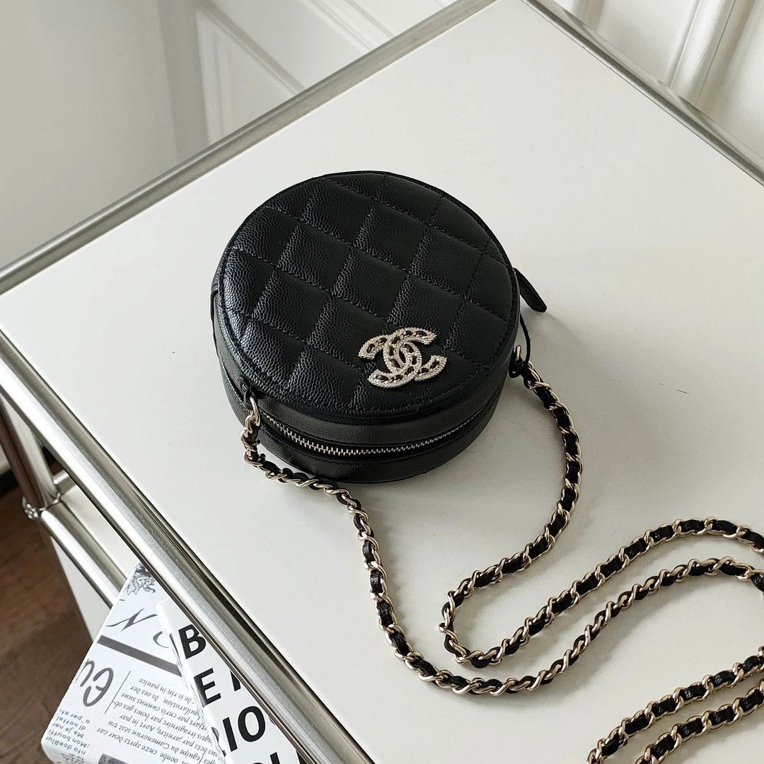 95新 Chanel/香奈儿 Azul- 22S黑金皮穿链钻扣圆饼斜挎包41007