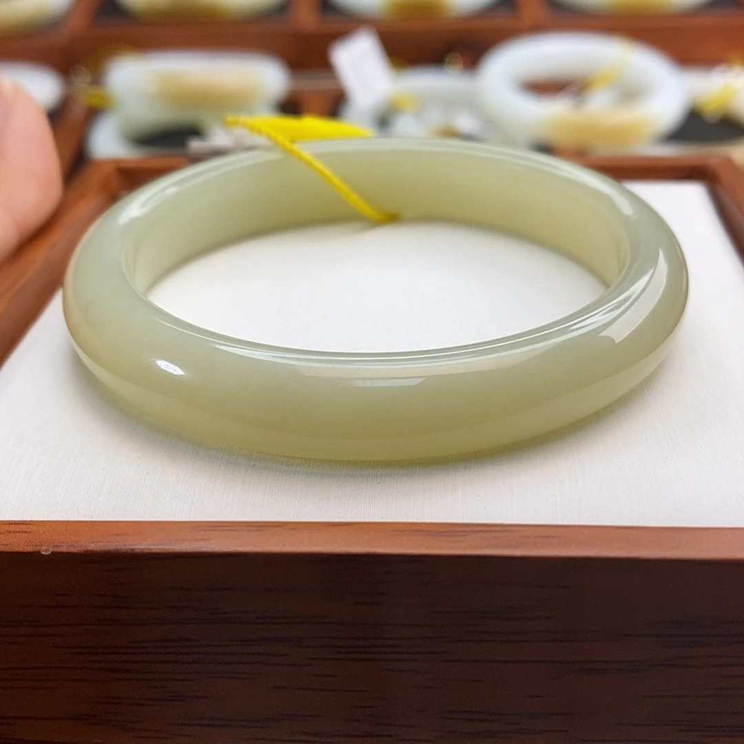 和田玉（黄玉）手镯未镶嵌只***?