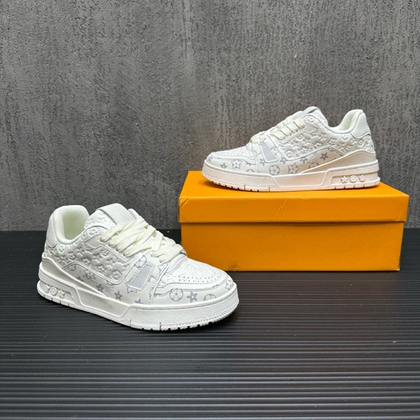 网红低帮防滑板鞋休闲鞋男女鞋情侣鞋子运动鞋潮流时尚百搭板鞋