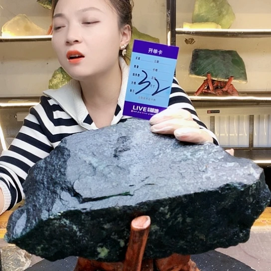 【闪购商品】未镶嵌蛇纹石玉原石