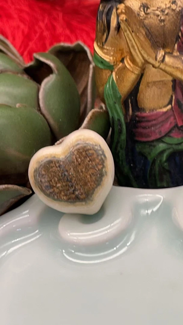 A583精品猛犸象牙18*17.2左右文玩手串特色皮轻奢简约爱心挂件